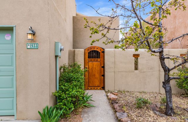 1933 Calle Miquela, Santa Fe, NM 87505