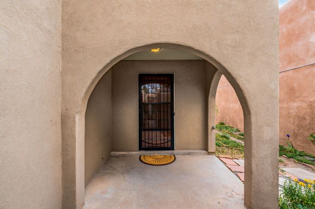 1933 Calle Miquela, Santa Fe, NM 87505