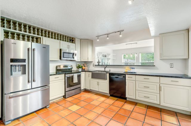 1933 Calle Miquela, Santa Fe, NM 87505