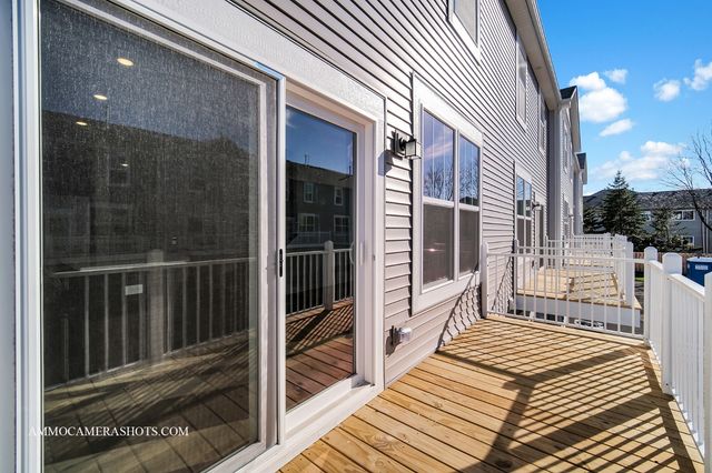 512 Wolverine Drive, Aurora, IL 60502