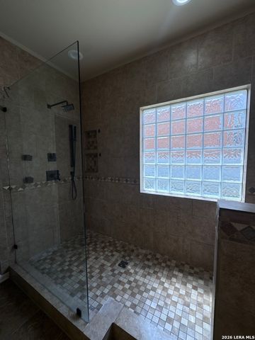8707 ROSWELL RDG, Helotes, TX 78023