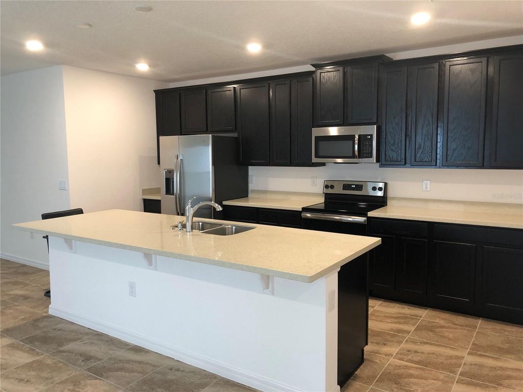 Image 4 of property listing at 641 OGELTHORPE DRIVE, Davenport, FL 33897