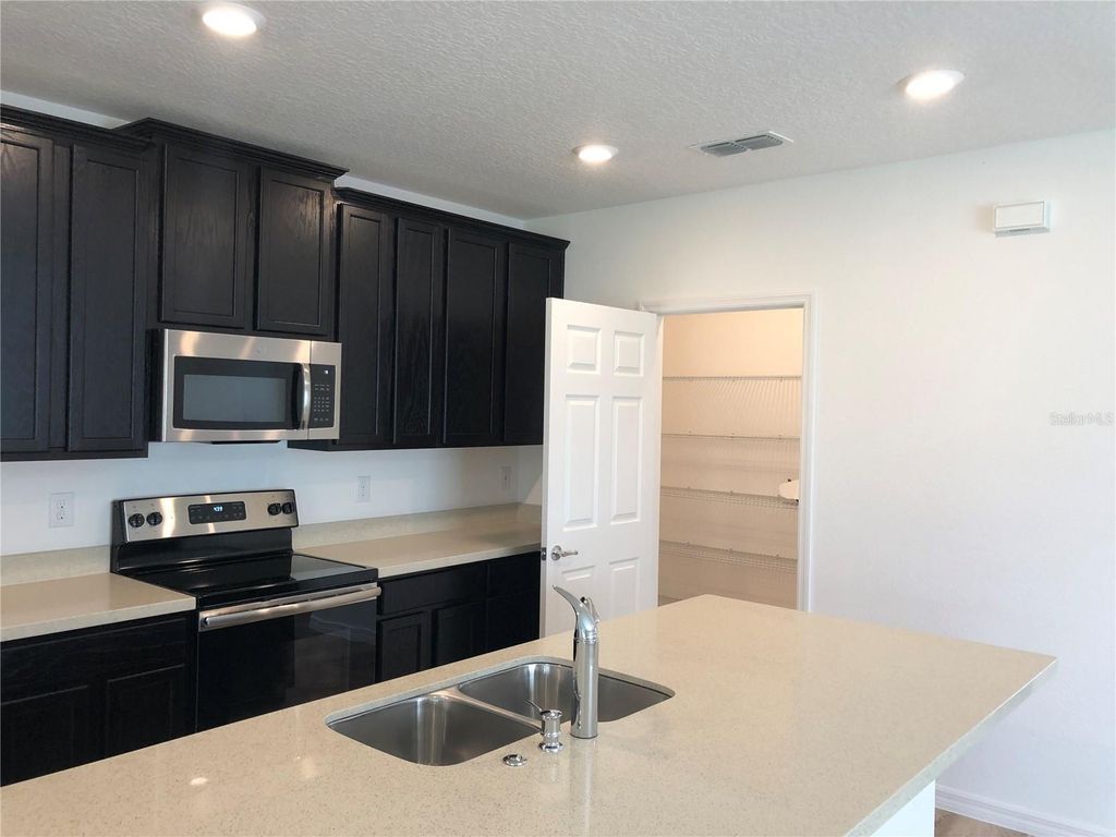 Image 9 of property listing at 641 OGELTHORPE DRIVE, Davenport, FL 33897