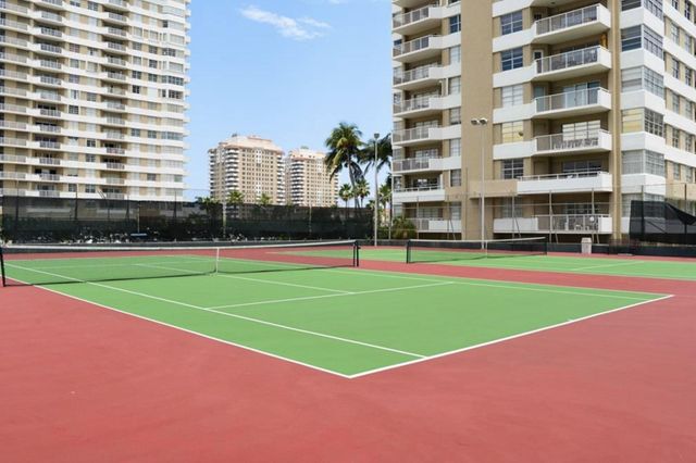 1950 S Ocean Dr 2M, Hallandale Beach, FL 33009