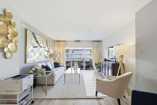 1950 S Ocean Dr 2M, Hallandale Beach, FL 33009