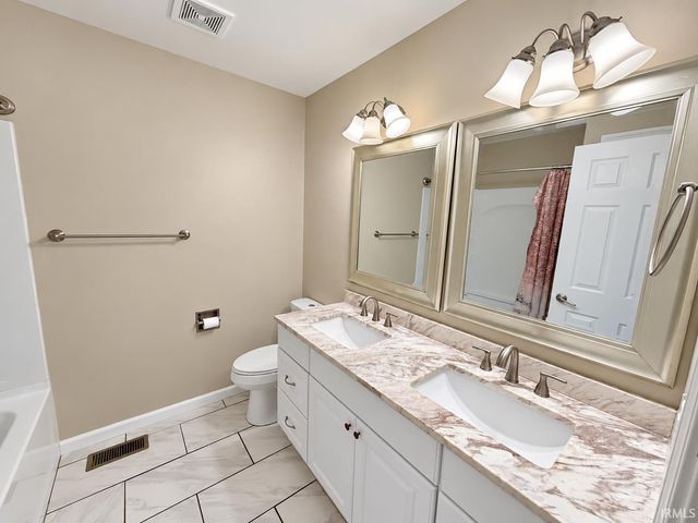 8399 Chestnut Drive, Newburgh, IN 47630