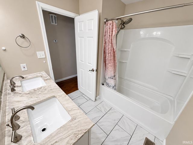 8399 Chestnut Drive, Newburgh, IN 47630