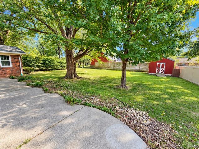 8399 Chestnut Drive, Newburgh, IN 47630