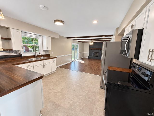 8399 Chestnut Drive, Newburgh, IN 47630