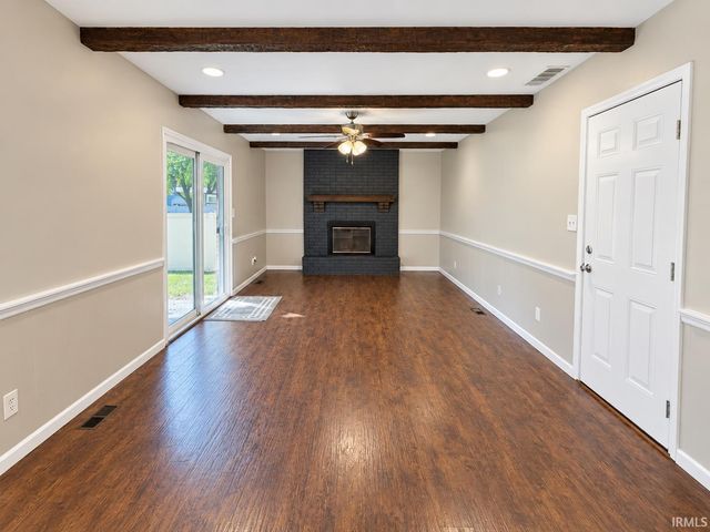 8399 Chestnut Drive, Newburgh, IN 47630