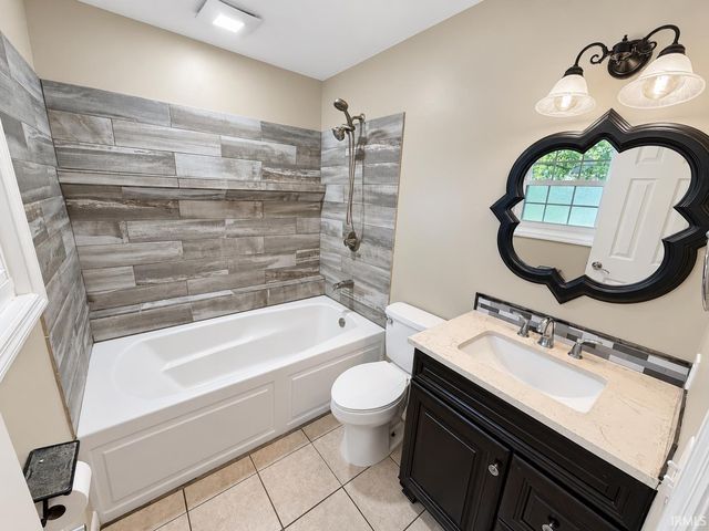 8399 Chestnut Drive, Newburgh, IN 47630