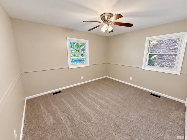 8399 Chestnut Drive, Newburgh, IN 47630