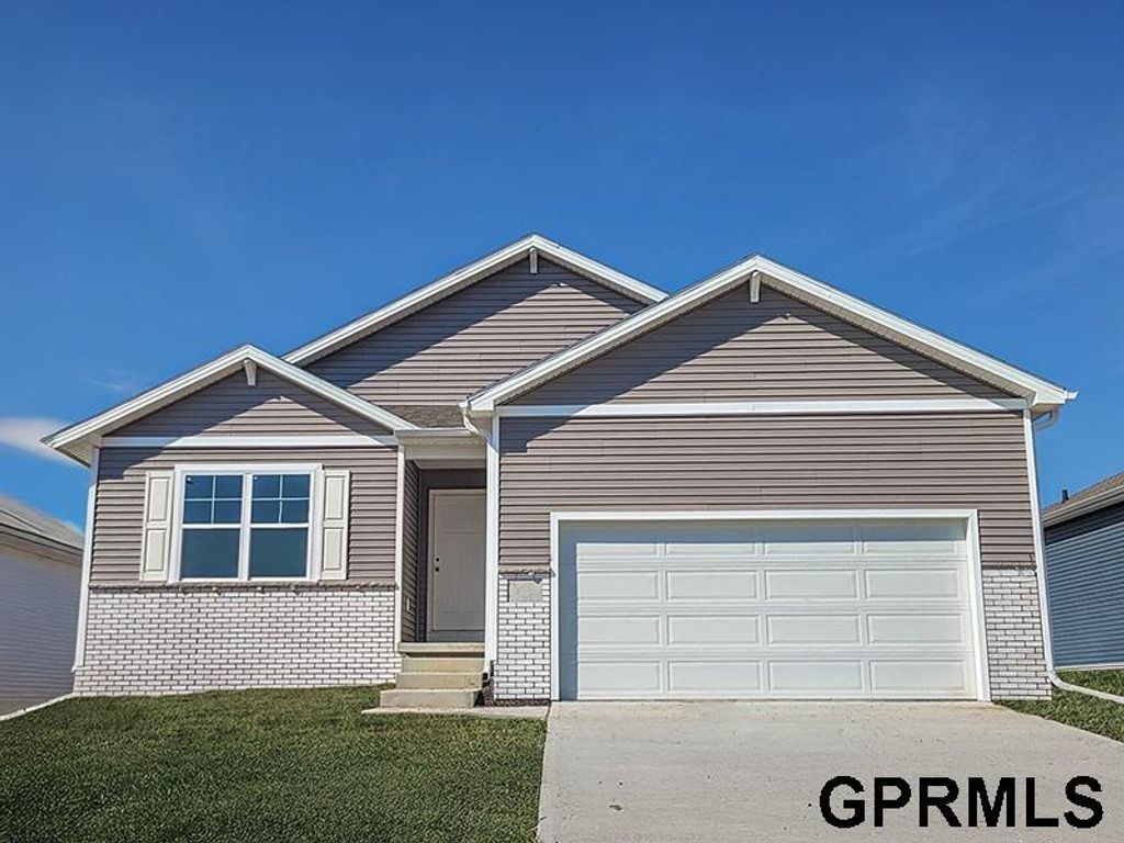 8510 N 163 Street, Bennington, NE 68007