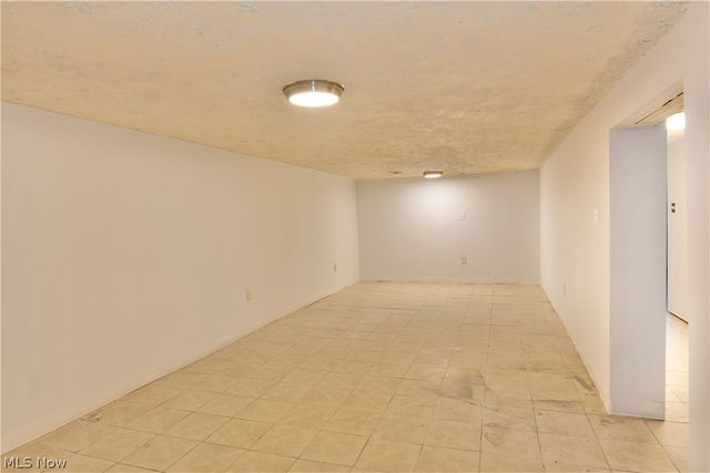 3046 Lynwood Drive NW, Warren, OH 44485