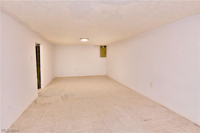 3046 Lynwood Drive NW, Warren, OH 44485