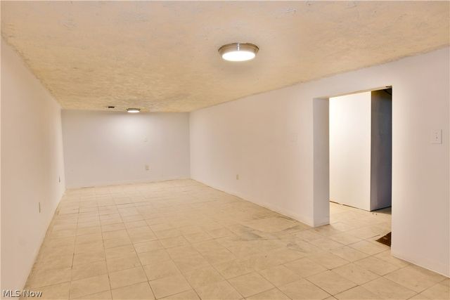 3046 Lynwood Drive NW, Warren, OH 44485