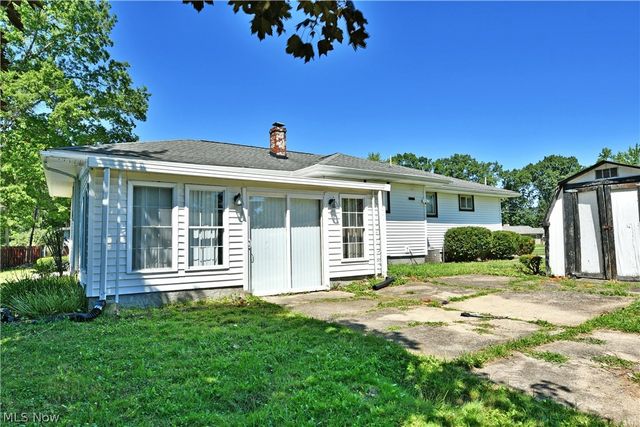 3046 Lynwood Drive NW, Warren, OH 44485