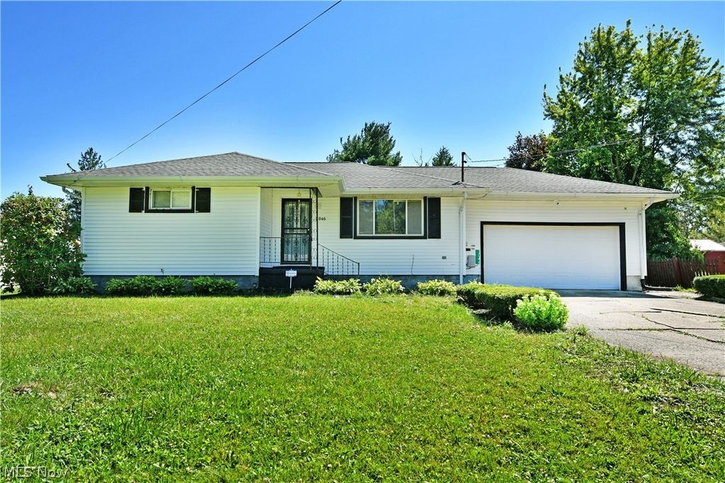 3046 Lynwood Drive NW, Warren, OH 44485