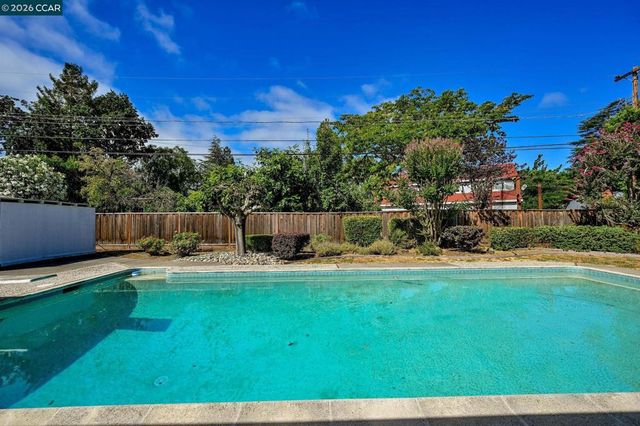 823 Savannah Cir, Walnut Creek, CA 94598