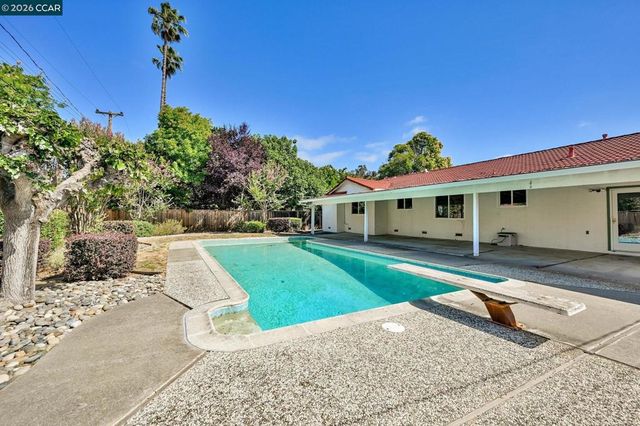 823 Savannah Cir, Walnut Creek, CA 94598
