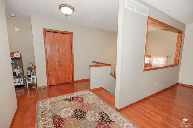 404 Juniper Street, Wakefield, KS 67487