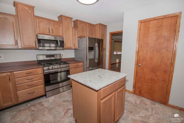 404 Juniper Street, Wakefield, KS 67487