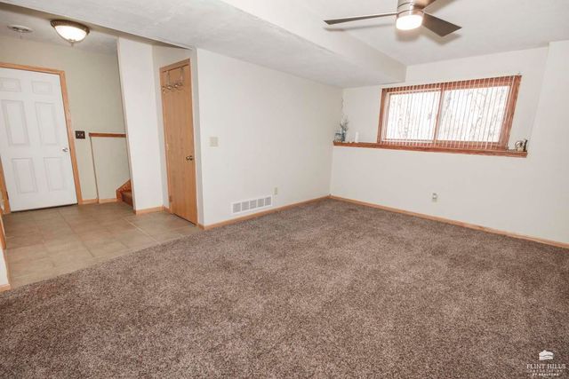 404 Juniper Street, Wakefield, KS 67487