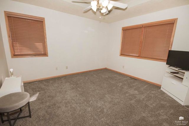 404 Juniper Street, Wakefield, KS 67487