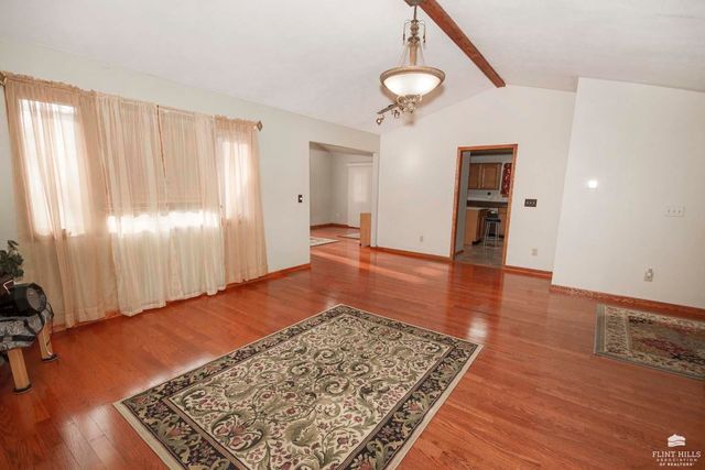 404 Juniper Street, Wakefield, KS 67487