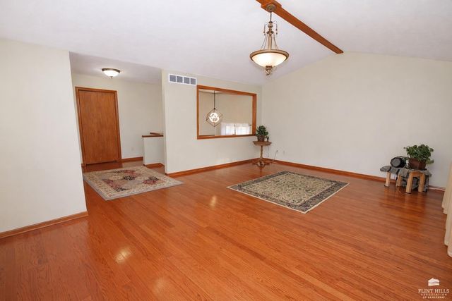 404 Juniper Street, Wakefield, KS 67487