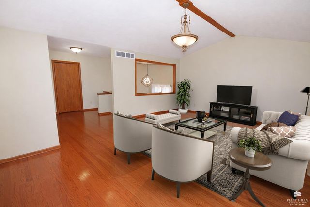 404 Juniper Street, Wakefield, KS 67487