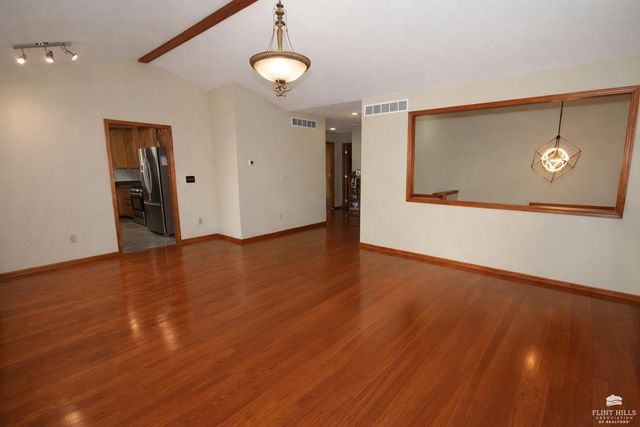 404 Juniper Street, Wakefield, KS 67487