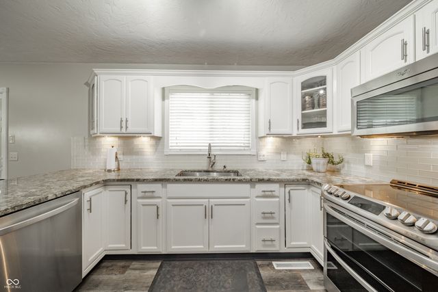 6278 S Cabriolet Way, Pendleton, IN 46064