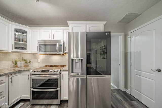 6278 S Cabriolet Way, Pendleton, IN 46064