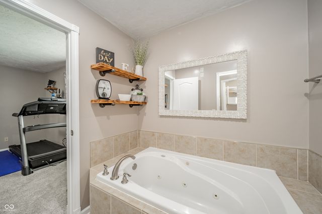 6278 S Cabriolet Way, Pendleton, IN 46064