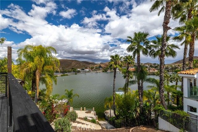 29096 Old Wrangler Road, Canyon Lake, CA 92587