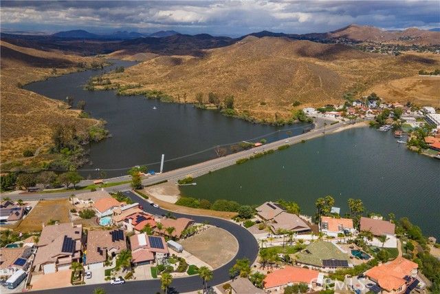 29096 Old Wrangler Road, Canyon Lake, CA 92587