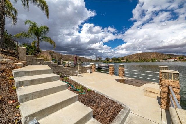 29096 Old Wrangler Road, Canyon Lake, CA 92587