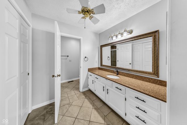 12559 Saksons Boulevard, Fishers, IN 46038