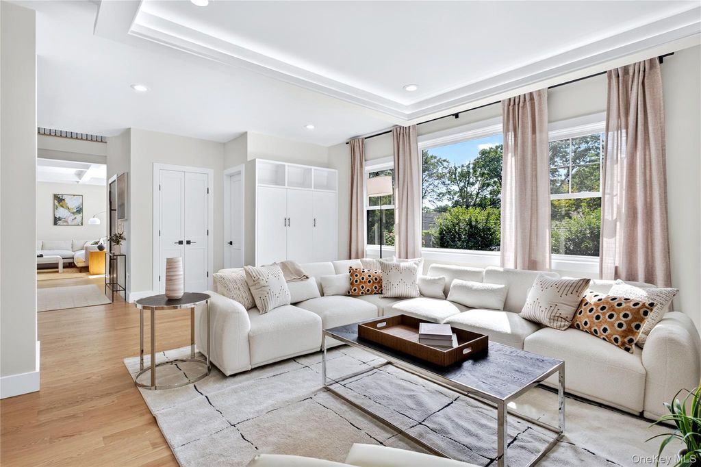 10 Chelsea Drive, Port Washington, NY 11050 — photo 3