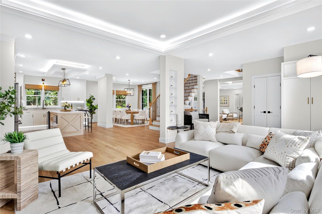 10 Chelsea Drive, Port Washington, NY 11050 — photo 4