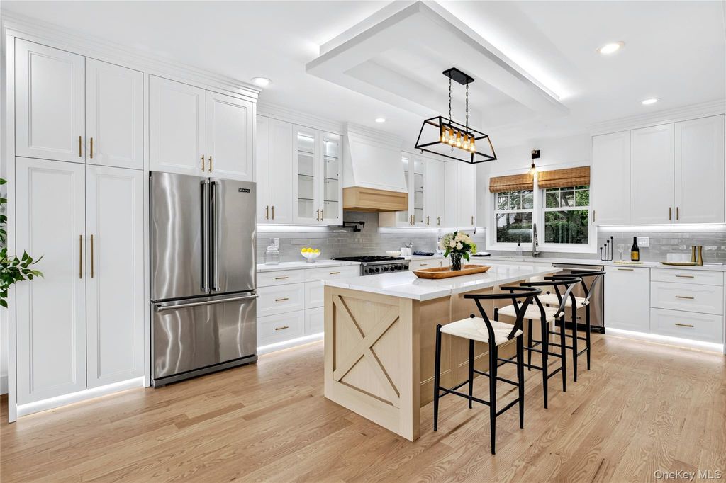 10 Chelsea Drive, Port Washington, NY 11050 — photo 5