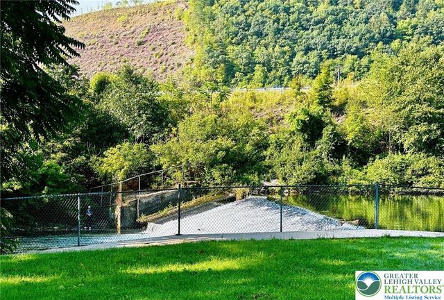 313 East Fireline Road, Parryville Boro, PA 18244