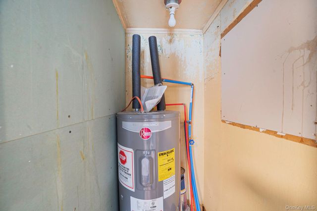 1049 Woodcrest Avenue, Riverhead, NY 11901