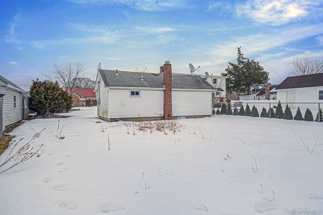 1049 Woodcrest Avenue, Riverhead, NY 11901