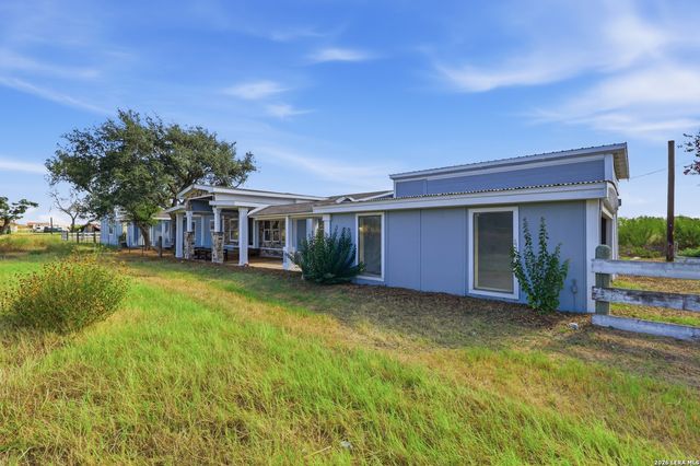 25840 MATHIS RD, Elmendorf, TX 78112