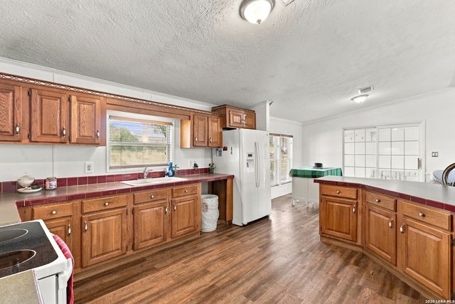 25840 MATHIS RD, Elmendorf, TX 78112