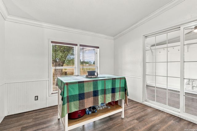 25840 MATHIS RD, Elmendorf, TX 78112