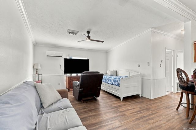 25840 MATHIS RD, Elmendorf, TX 78112