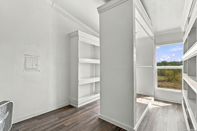 25840 MATHIS RD, Elmendorf, TX 78112